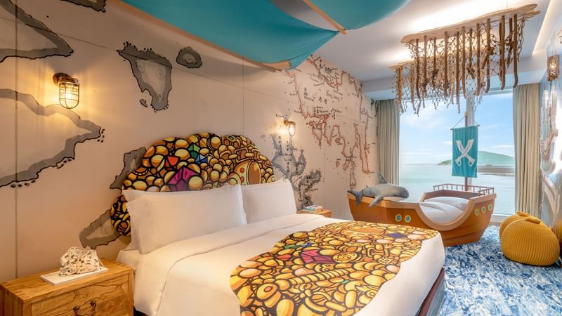 Bed in Pirate Paradise Room at Fullerton Ocean Park