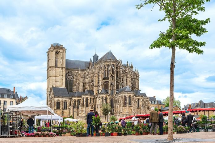 Intérieur du hall de l'Univers Tours aux Hôtels Oceania