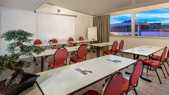 Board room arrangement with projector at Hotel Galaxie