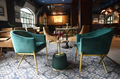 Dining tables arranged in Mingles Bar & Lounge at Courtleigh Hotel & Suites