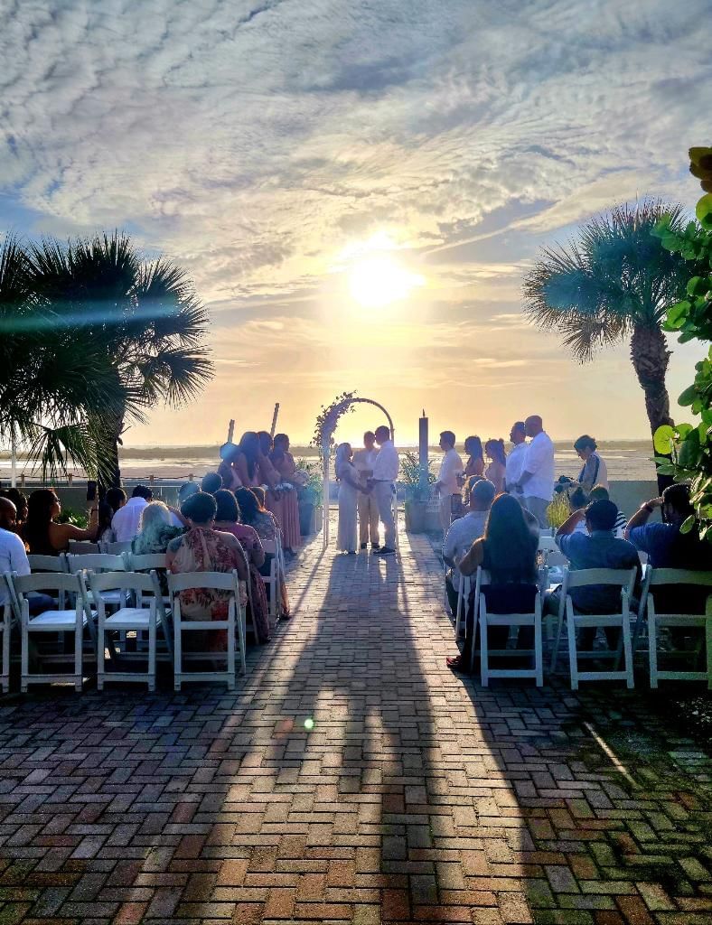 Outdoor wedding ceremony at Thunderbird Beach Resort