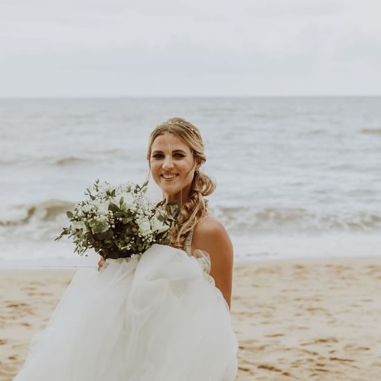 Bride by the Sea near Pullman Palm Cove Sea Temple Resort & Spa