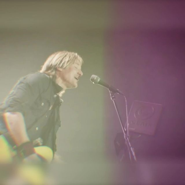 Keith Urban performing