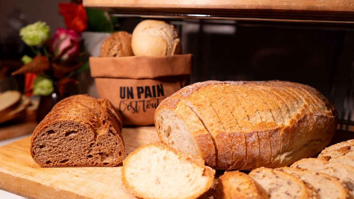 Sliced loaves of bread in Restaurant Le W at Warwick Paris Champs Elysées