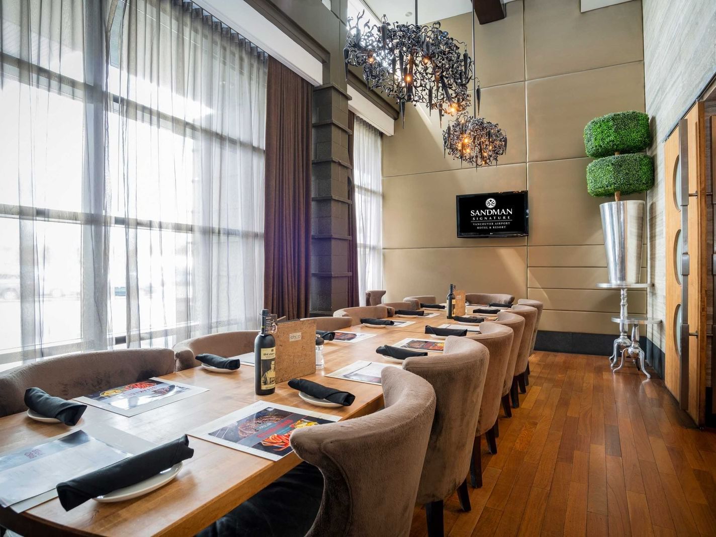 Chop Steakhouse & Bar Sandman Signature Vancouver Airport