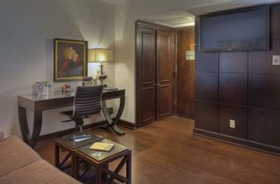 Lord Byron Signature Suite