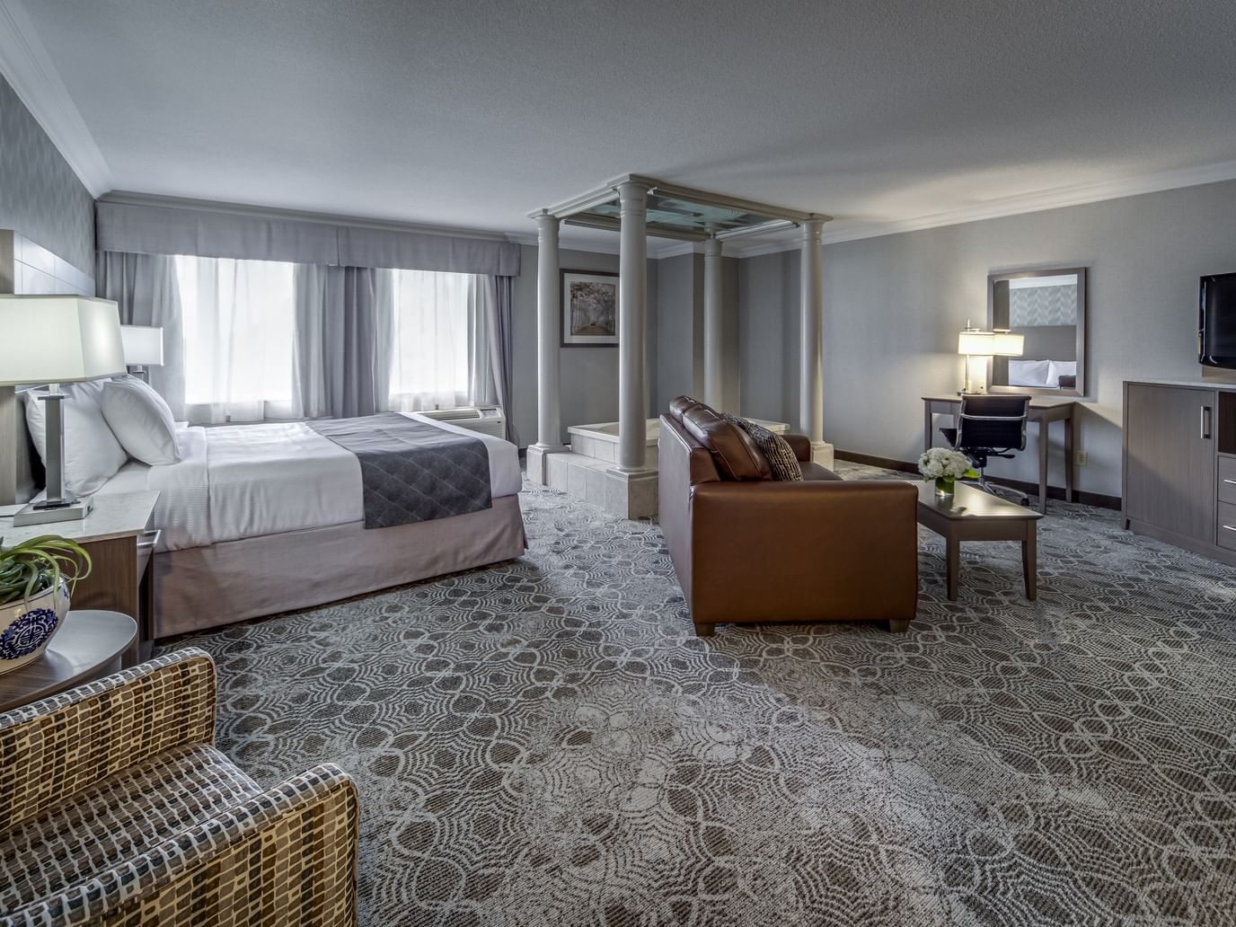 One Queen Bed - Monte Carlo Inn Toronto Markham