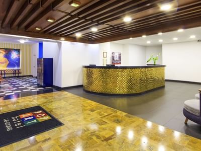 recepcion de hotel moderno en Manizales cerca del centro historico