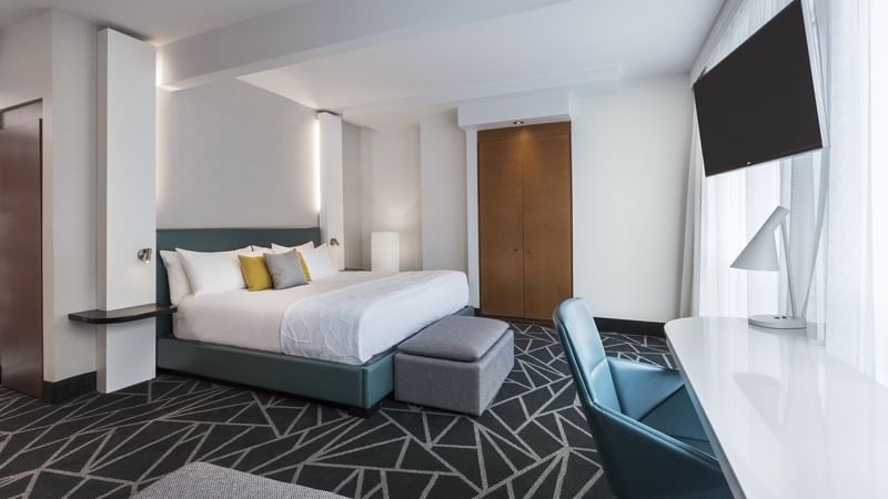 Premium Loft Suite with king bed Warwick Le Crystal Montreal