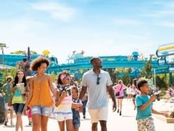 Family in SeaWorld Orlando near Rosen Inn Lake Buena Vista