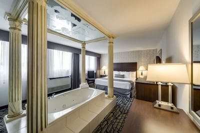 Jacuzzi Suite - Monte Carlo Inns Oakville
