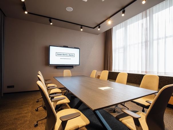 Meeting Room B4 with TV at Hotel Berlin Berlin