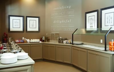 Breakfast buffet with hot & cold areas at Ethan Allen Hotel