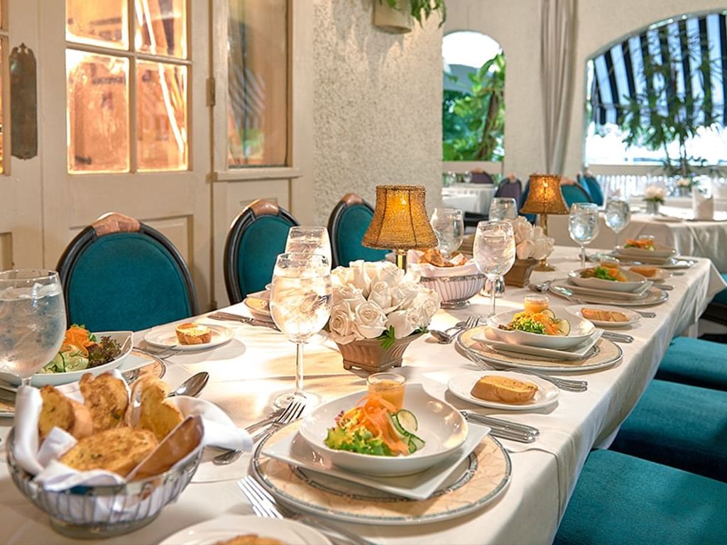 Colonial Cultural Terrace restaurant at Terra Nova All Suite