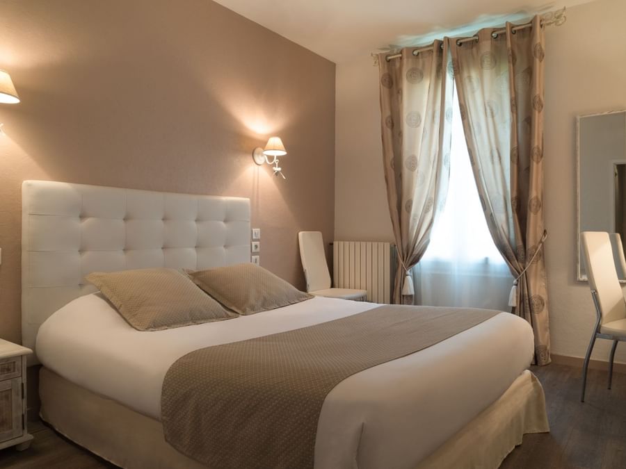 Comfort double room with king size bed at The Originals Hotels