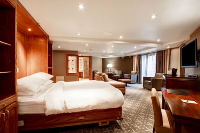 Queen Murphy bed at The Inn of Waterloo