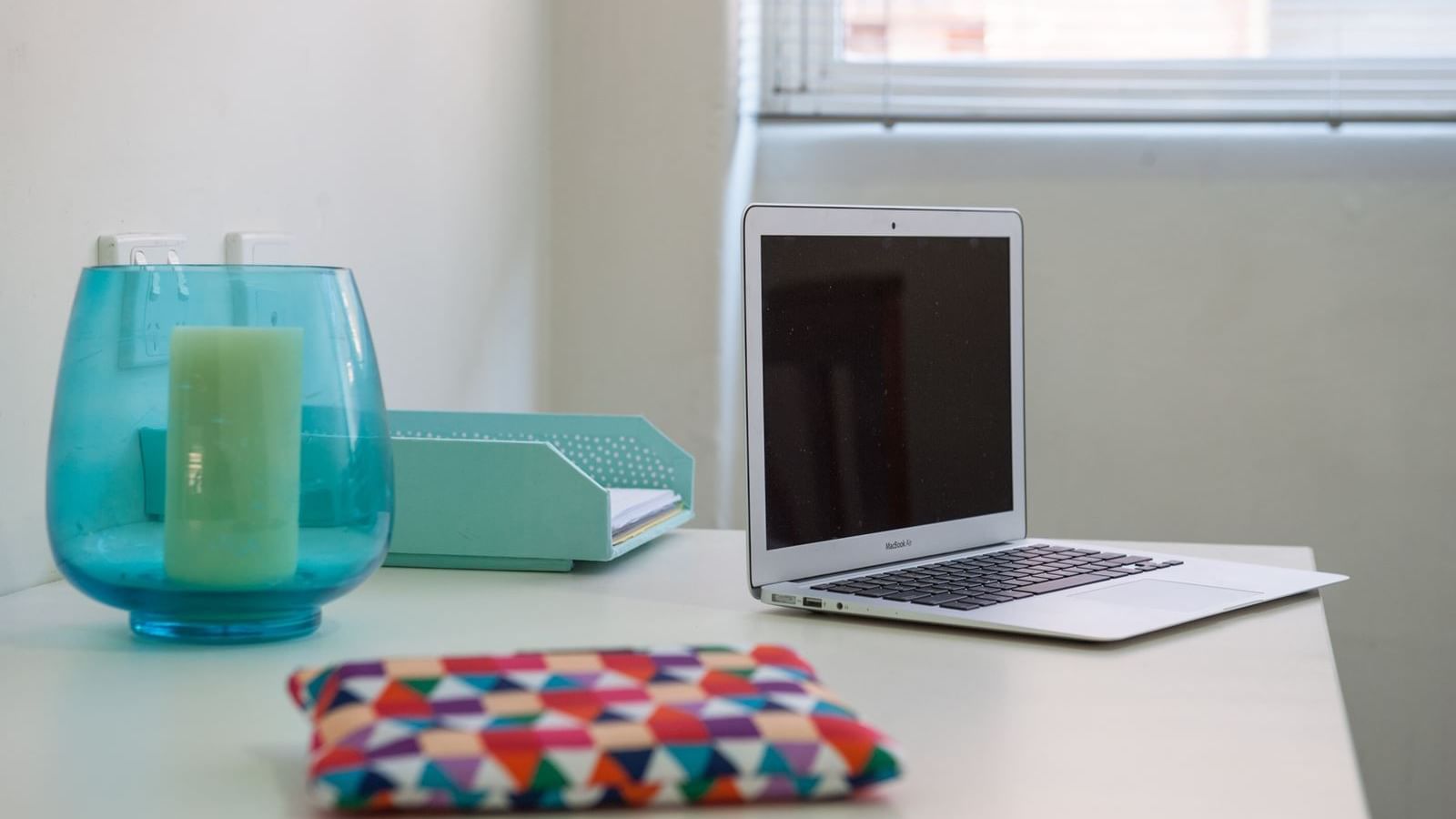 Student Living – Tobin House_study desk & chair in 4 bedroom multi-share apartments