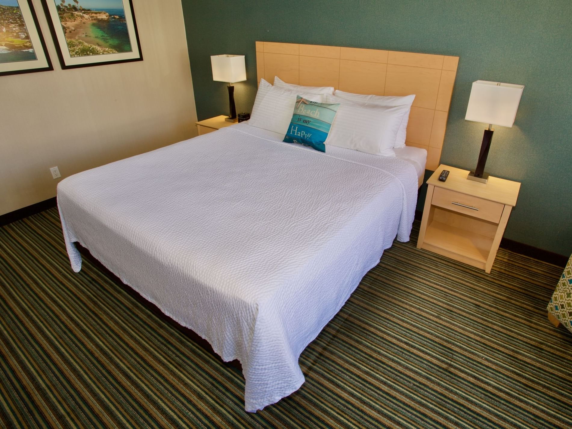 Bed, lamps & nightstand, King Room, Inn by the Sea at La Jolla