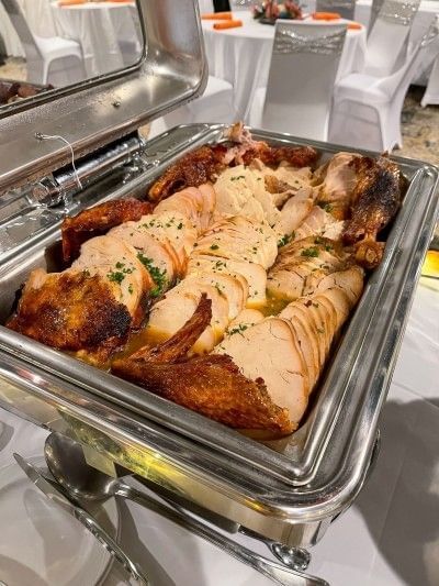 A chafing dish full of juicy turkey with fresh herbs at the Rosen Inn Lake Buena Vista Thanksgiving Day buffet. 