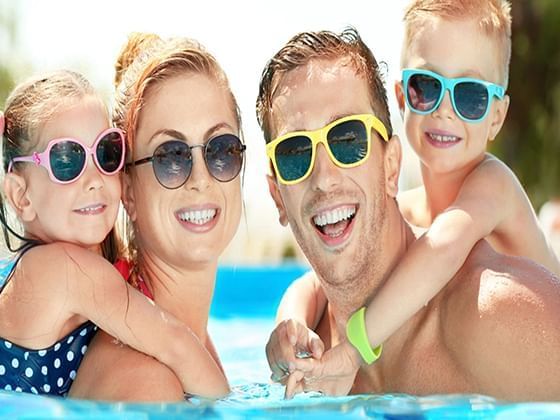 Family enjoying in outdoor pool, Rosen Inn Lake Buena Vista