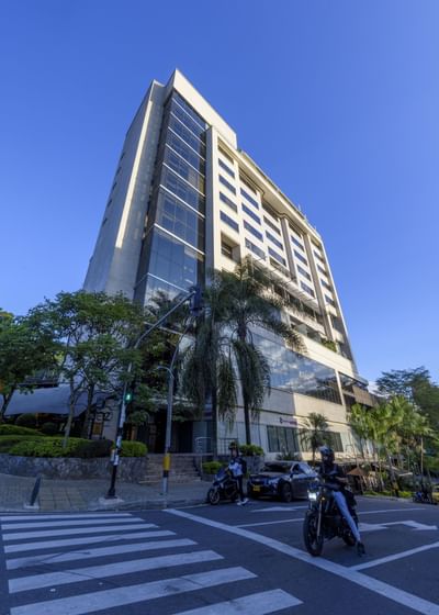 Low-angle shot of the exterior of Diez Hotel Categoría