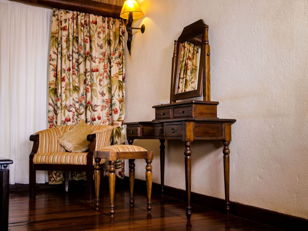 suite - dressing table
