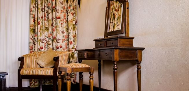 suite - dressing table