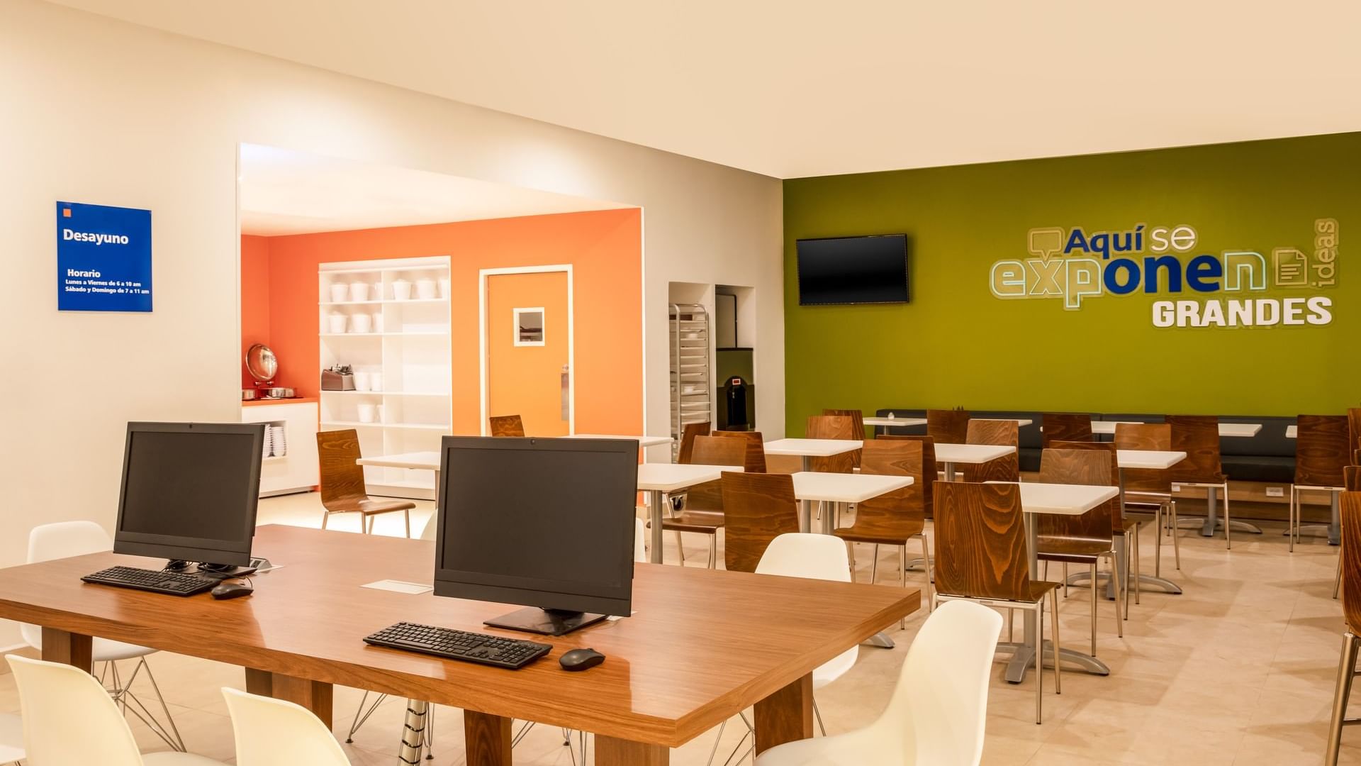 Interior of the Business Corner at One Ciudad de México La Raza