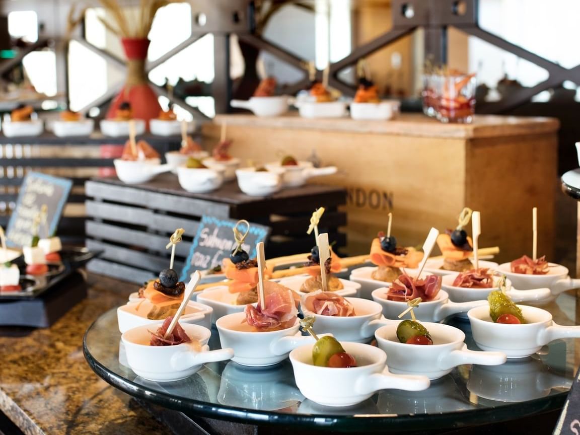 Postres servidos en el buffet del Club 89 Lounge del Palacio Mundo