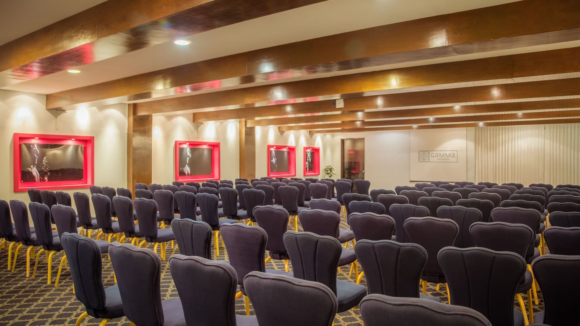 A conference room at Gamma Mérida el Castellano