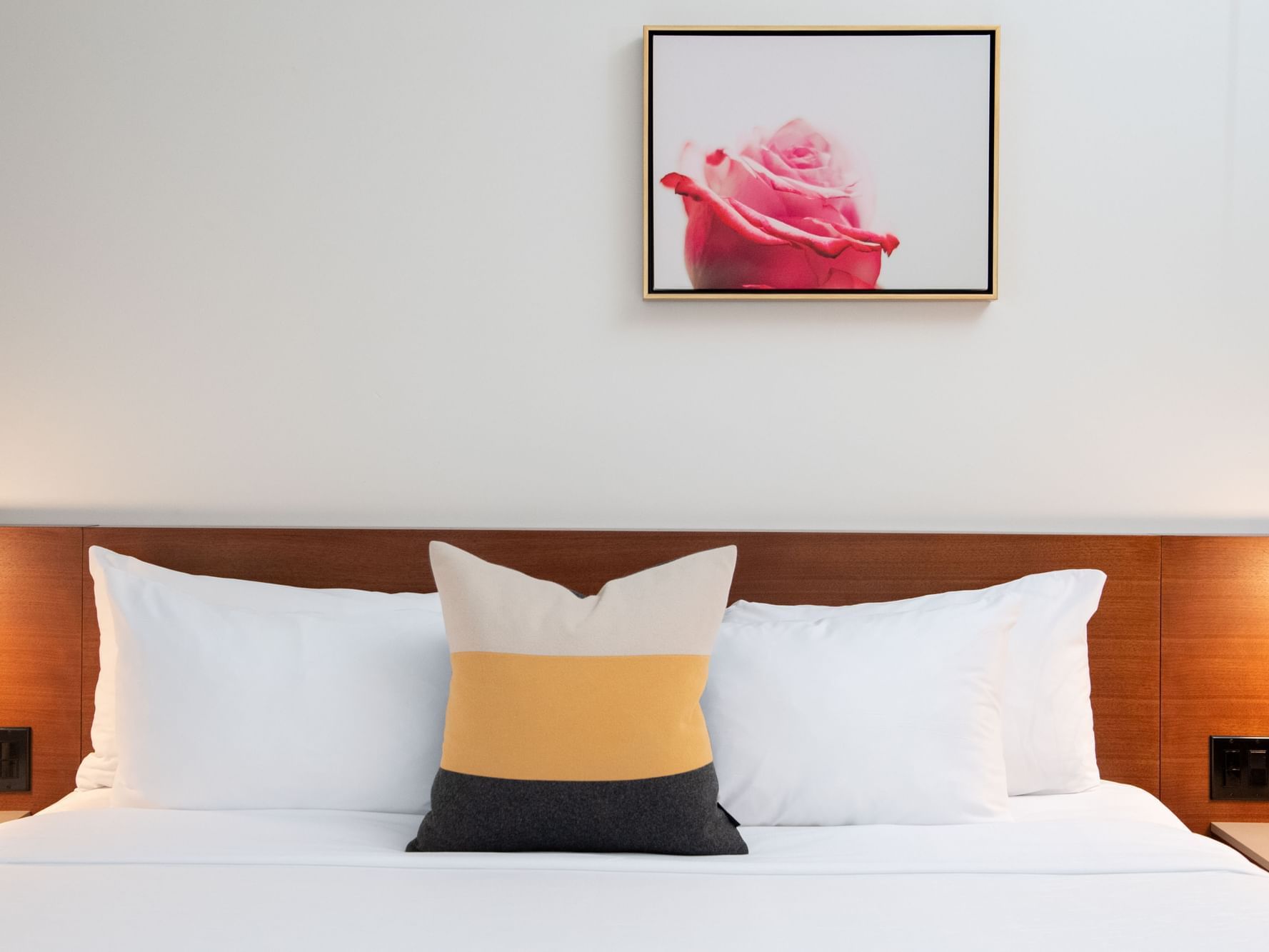 Hi-Lo Portland Guestroom King Bed
