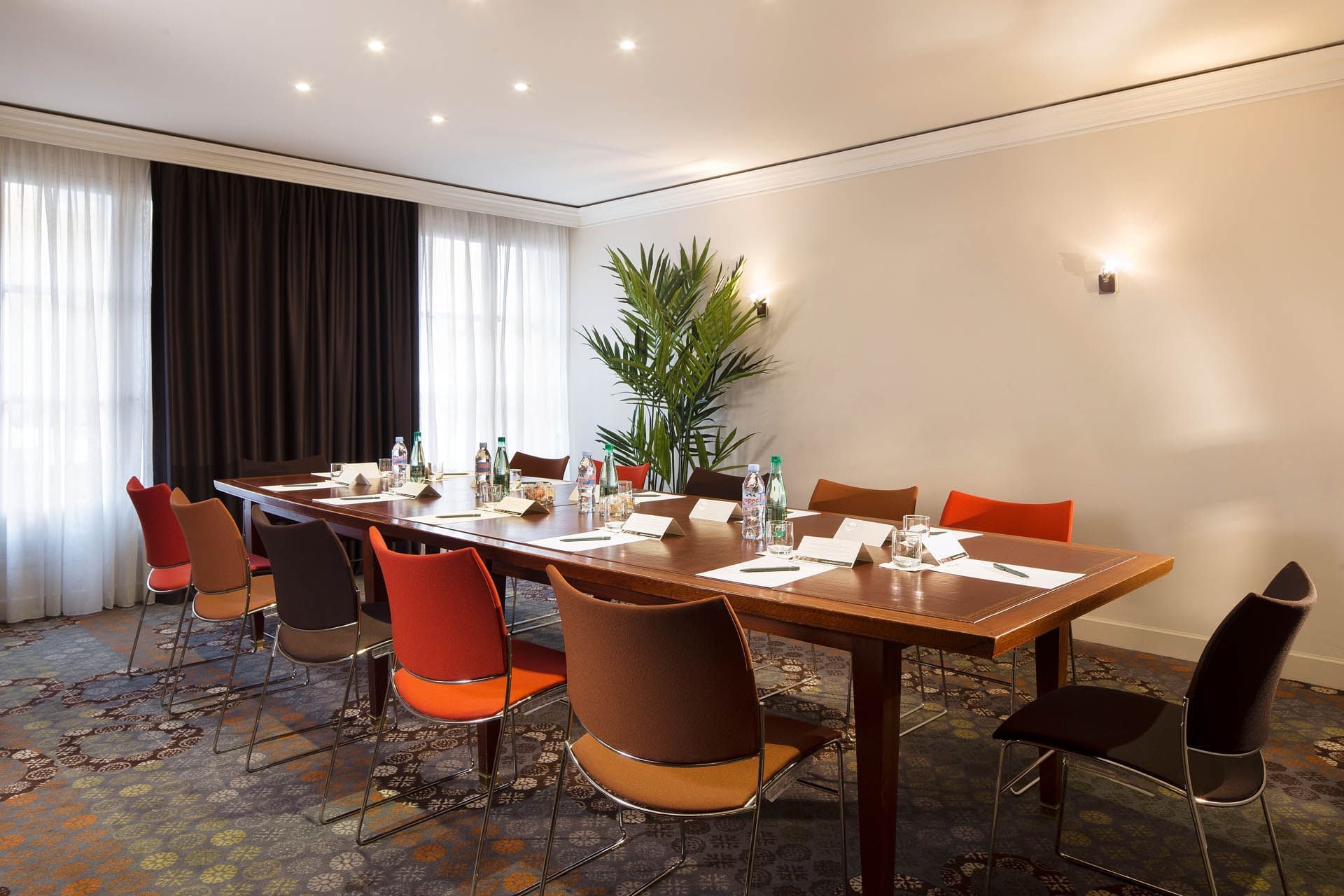 Table de conférence dressée à l'Oceania L'Univers Tours