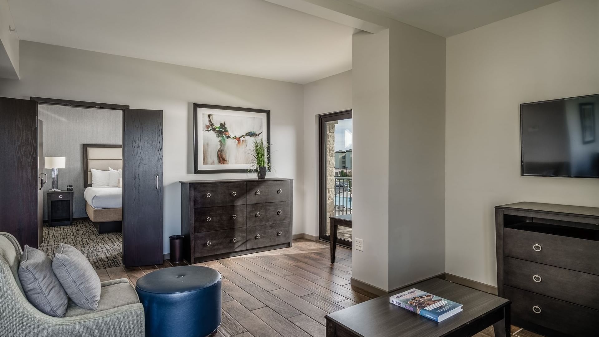 Corner suite featuring a comfortable living area with sofa and chair at Shangri-La Monkey Island