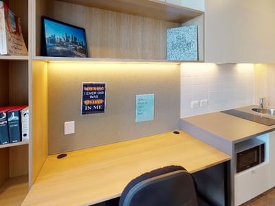 Melbourne-City-Studio-Queen-Office