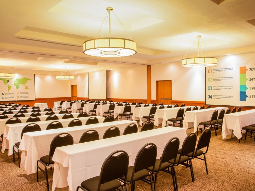 Sala 1 room with meeting room table setup at Fiesta Inn Hotels