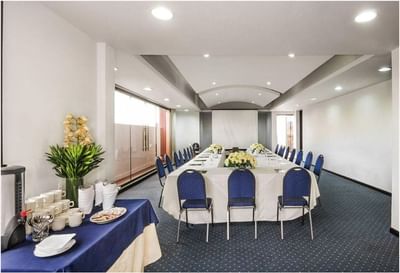 salon de eventos con coffee break en hotel egina
