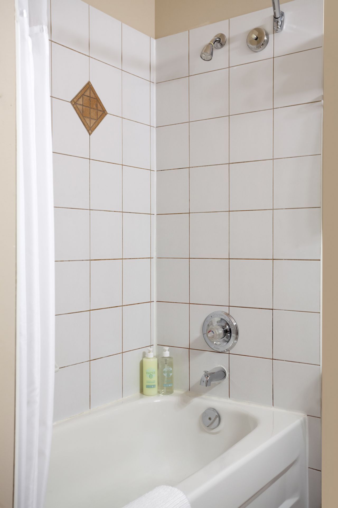 Coast Sundance Lodge - Guest Bathroom(1)