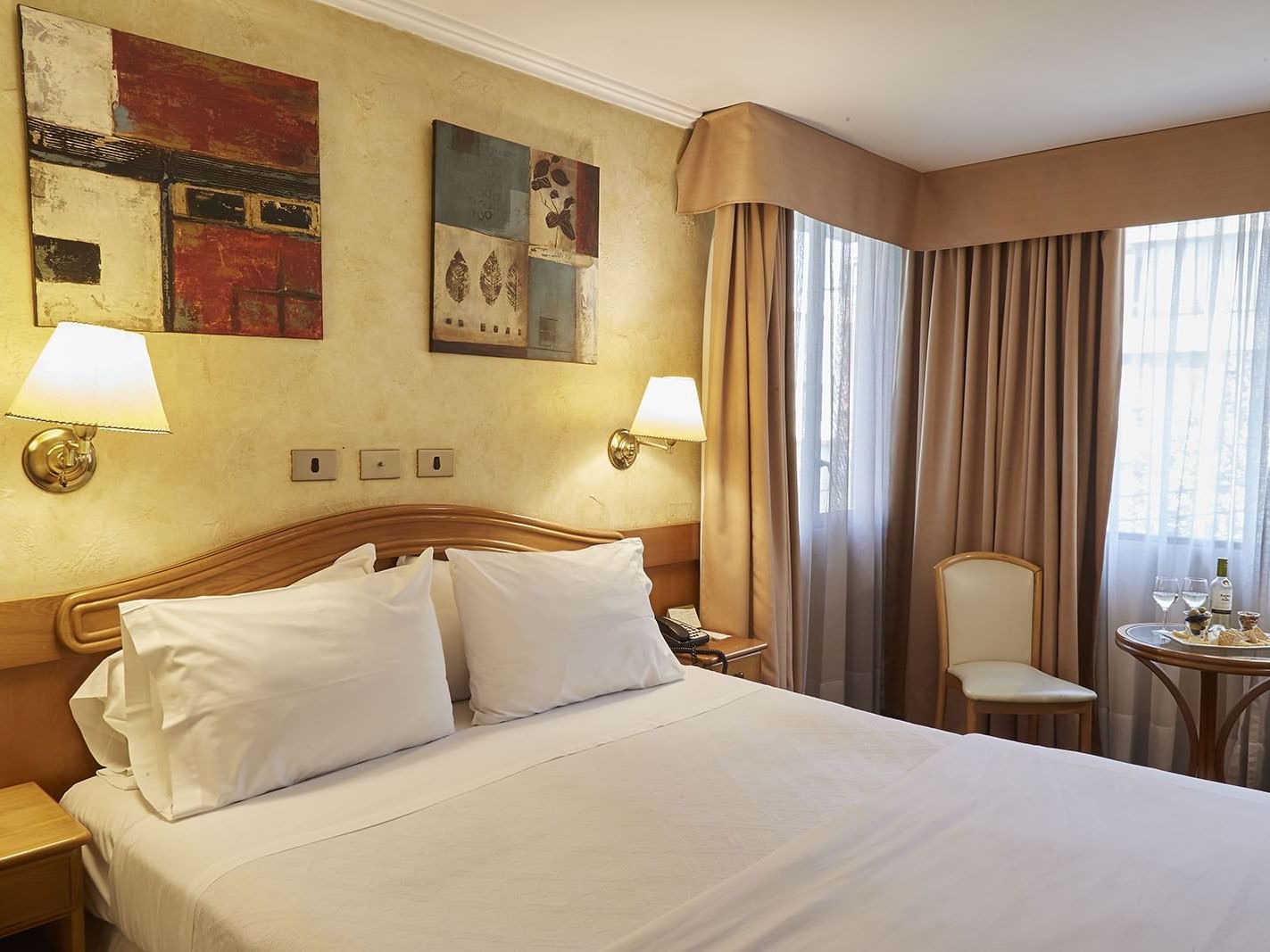 Interior of Standard Matrimonial at Hotel Torremayor Lyon