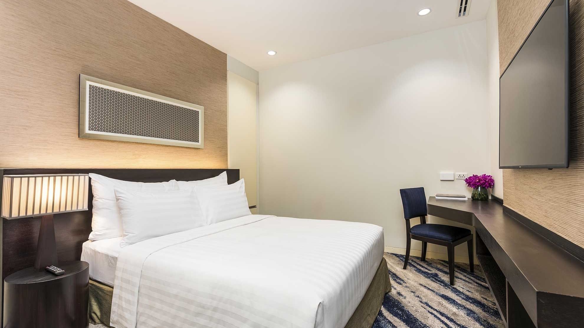 Sukhumvit Hotel ThreeBedroom City View at Emporium Suites