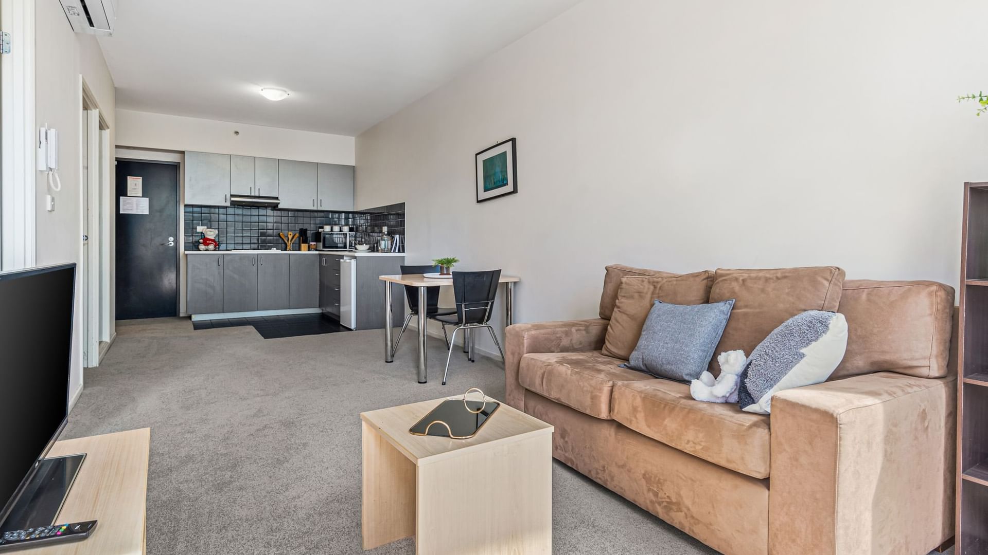 Lonsdale 2 Bed Large Living