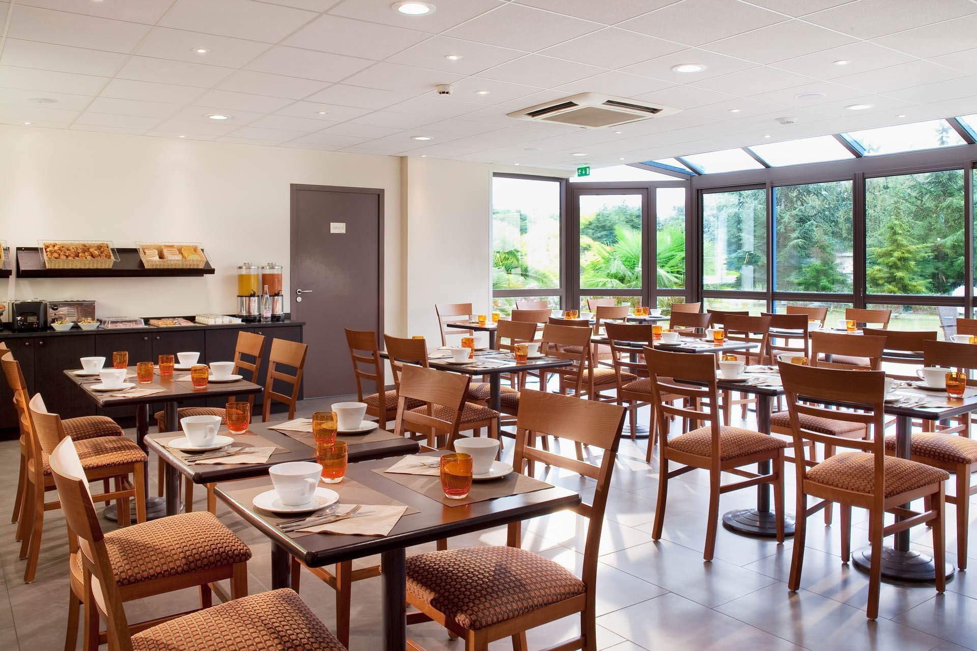 Salle à manger du restaurant à l'Escale Oceania Nantes Aéroport