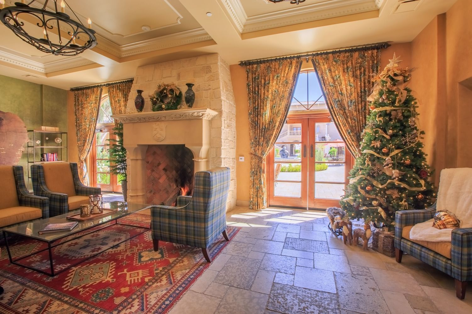 Sequoia Room with a Christmas Tree in the corner