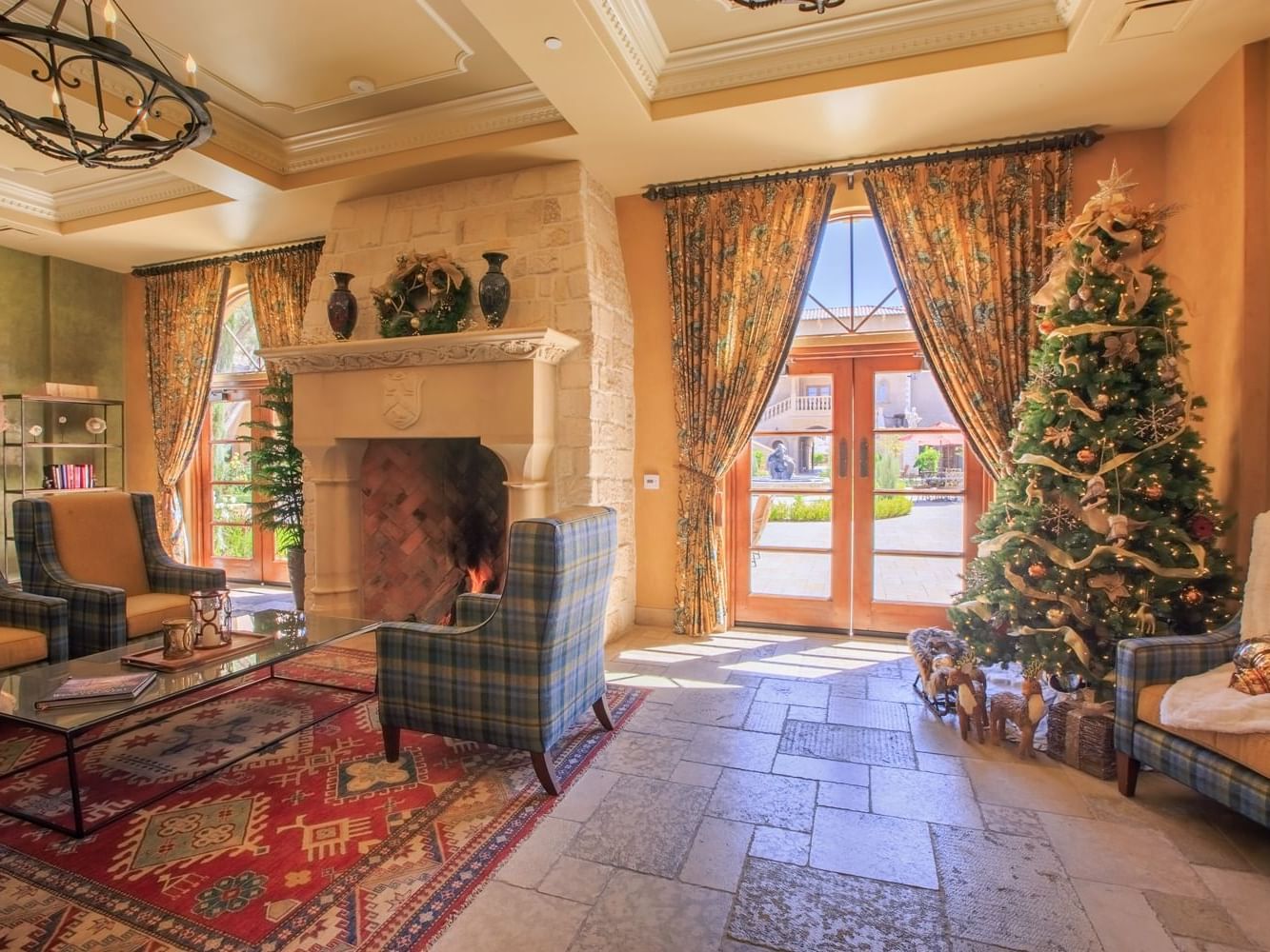 Sequoia room decorated with Christmas tree
