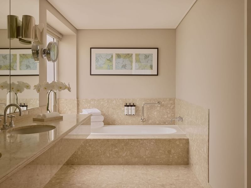 Premier Suite Bathroom
