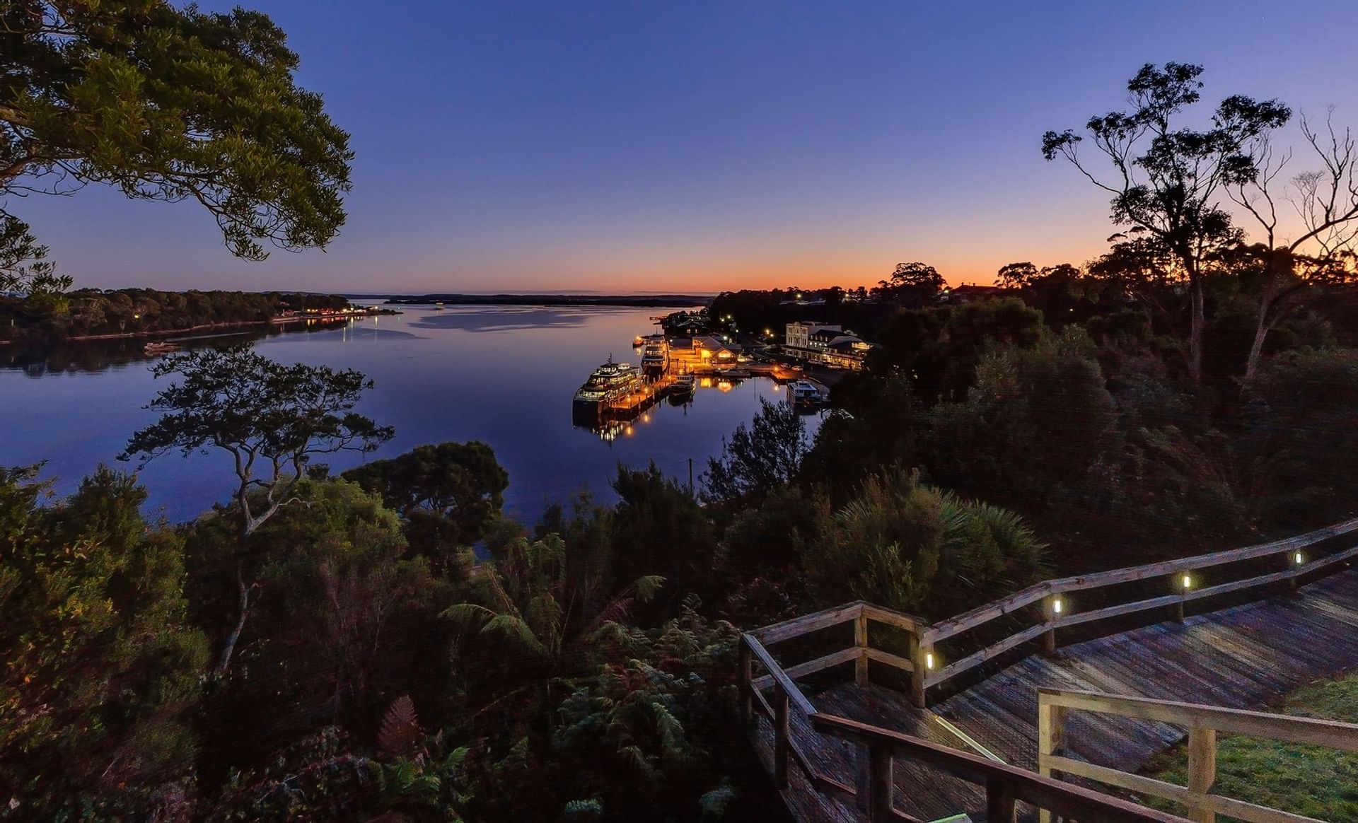 View 42º Strahan Restaurant & Bar