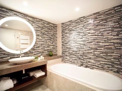 Crowne Plaza Bucharest - Hotel 4 stele in Bucuresti