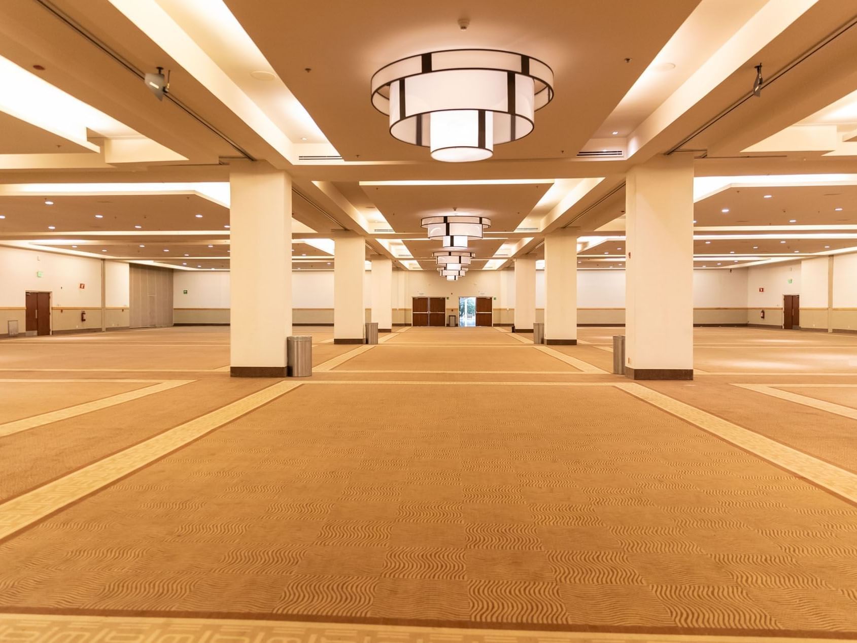 Interior de la Espaciosa Sala C en Mundo Imperial