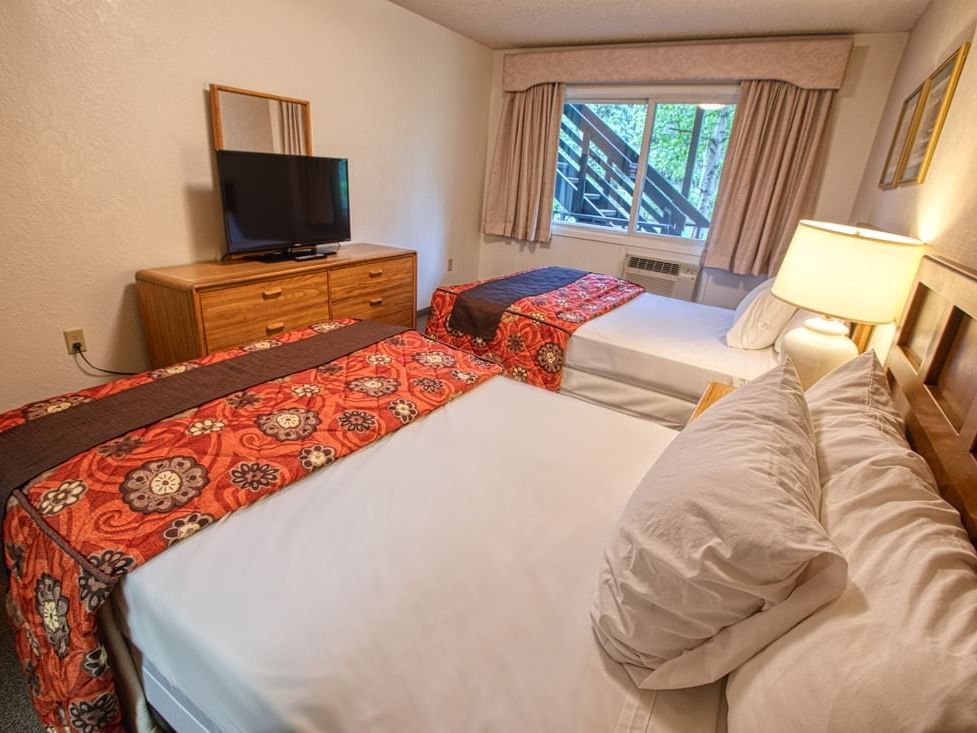 Deluxe three bedroom suite with queen beds at Wedgewood Resort 
