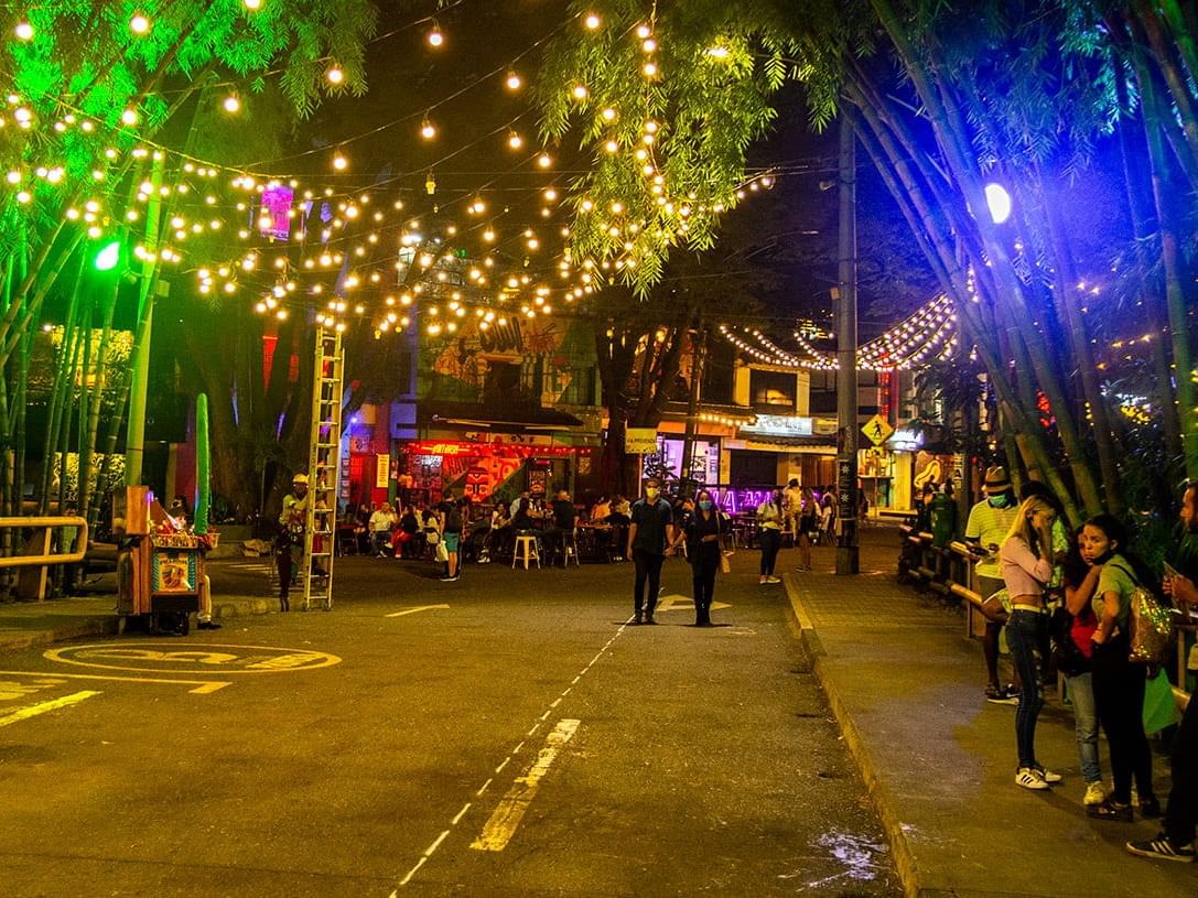 Night life at Barrio Provenza near Diez Hotel Categoría