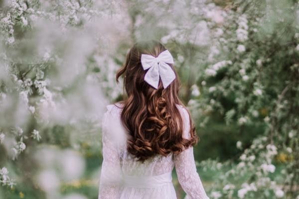 Bride wearing bow, a unique wedding veil alternative